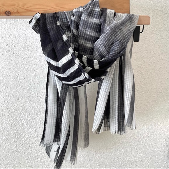 Anthropologie Accessories - Black & White soft wrap scarf NWOT